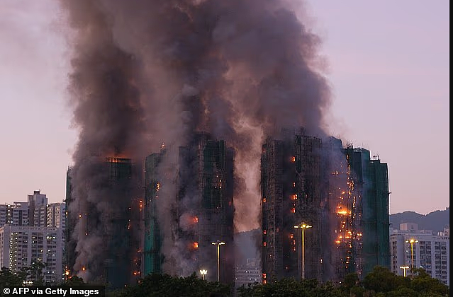 惨烈!香港大埔罕见五级大火,多幢大厦陷火海:至少36人遇难、279人失联(组图) - 14