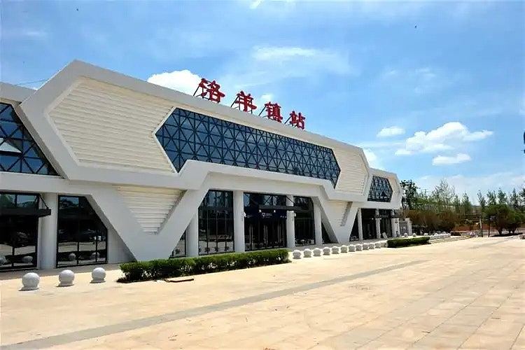 云南四川齐爆列车撞人致13死!初判工人提前上道所致,网民:低级失误,难以置信(视频/组图) - 1