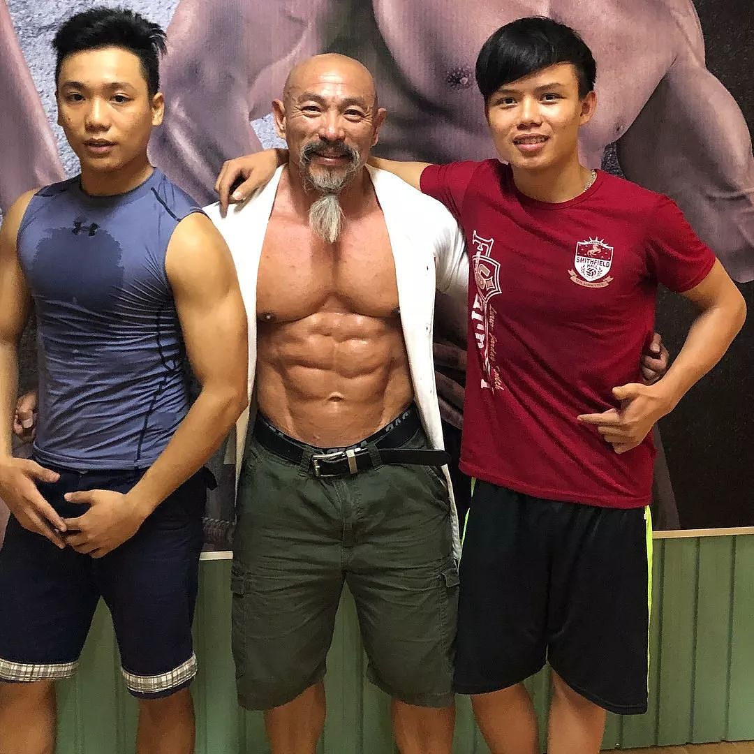 【帅哥】61岁拥有25岁身体，还能健身房撩妹？他活成了所有男人想要的样子（组图） - 8
