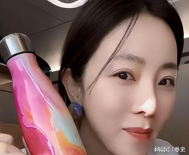 狐狸尾巴藏不住?李思思离开央视原因曝光,原来“野心”不止于此(组图) - 5