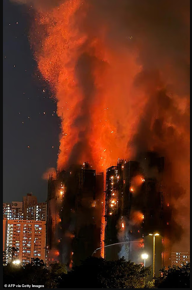 惨烈!香港大埔罕见五级大火,多幢大厦陷火海:至少36人遇难、279人失联(组图) - 15