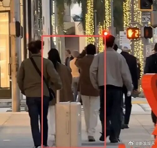 林俊杰与传闻女友同框照冲上热搜，本人发文后秒删引猜测（组图） - 1