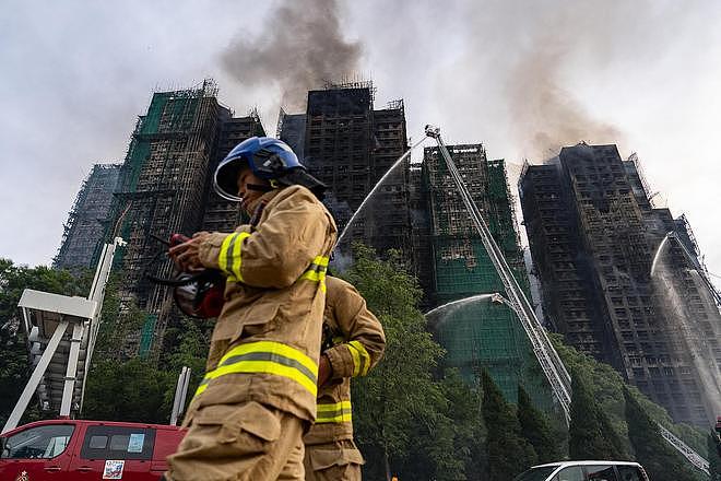 香港住宅楼大火引发竹棚架使用质疑,香港建造业总工会理事长:有三大原因(组图) - 1