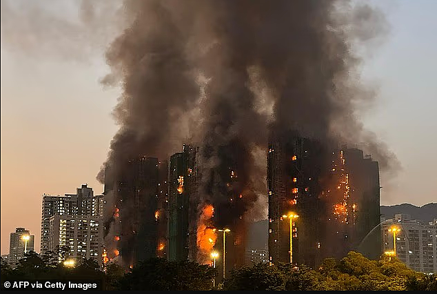 惨烈!香港大埔罕见五级大火,多幢大厦陷火海:至少36人遇难、279人失联(组图) - 25