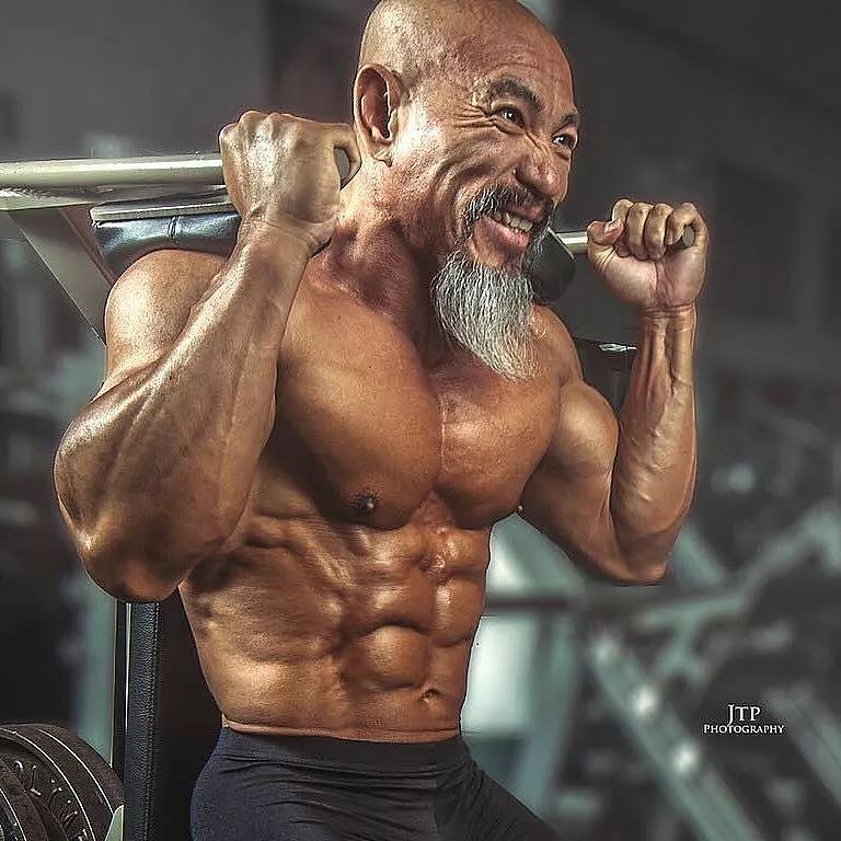 【帅哥】61岁拥有25岁身体，还能健身房撩妹？他活成了所有男人想要的样子（组图） - 2