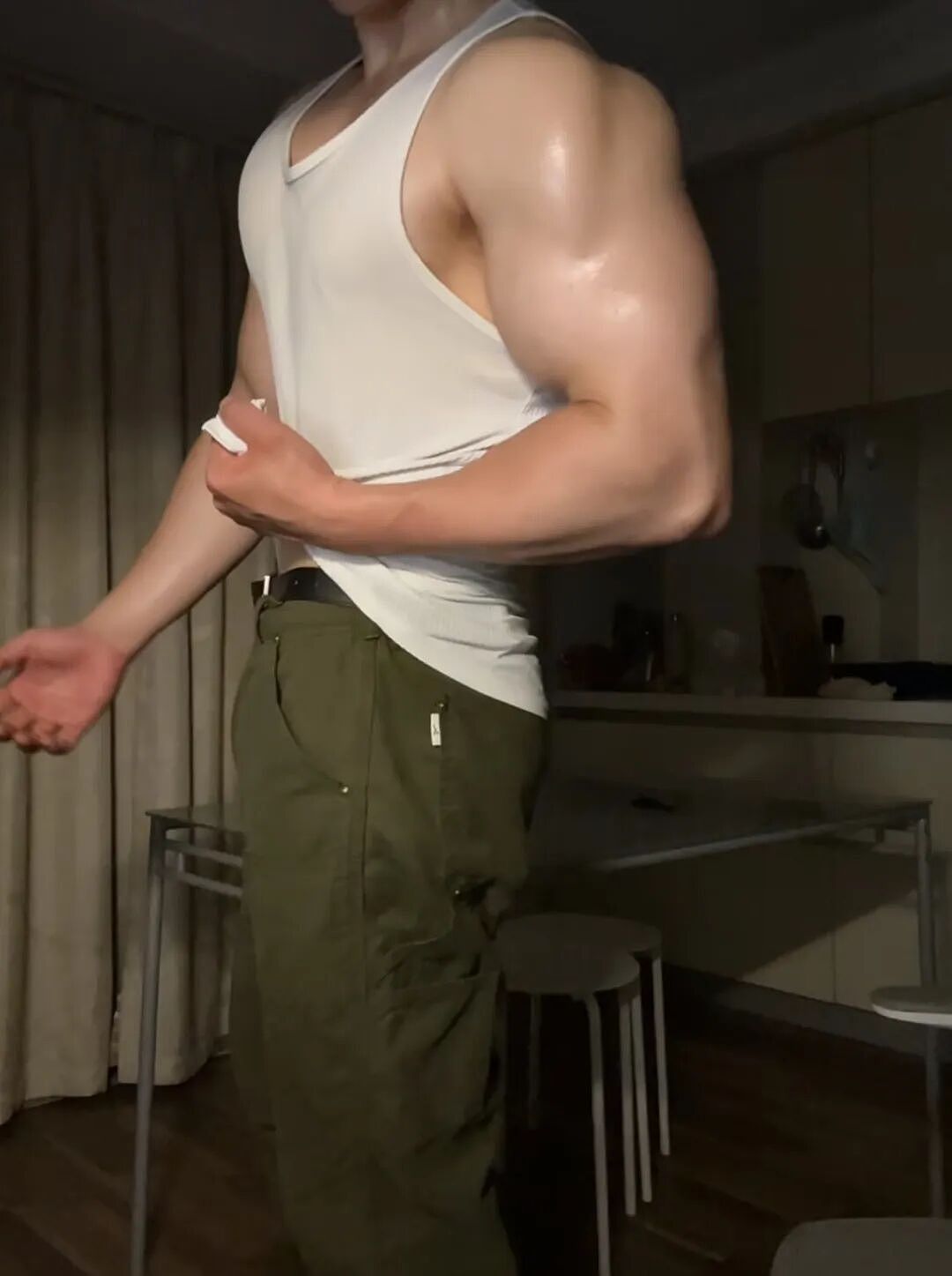 【帅哥】肌肉硬汉男妈妈，打桩超持久？硕大胸肌女生看了都自卑...（组图） - 7