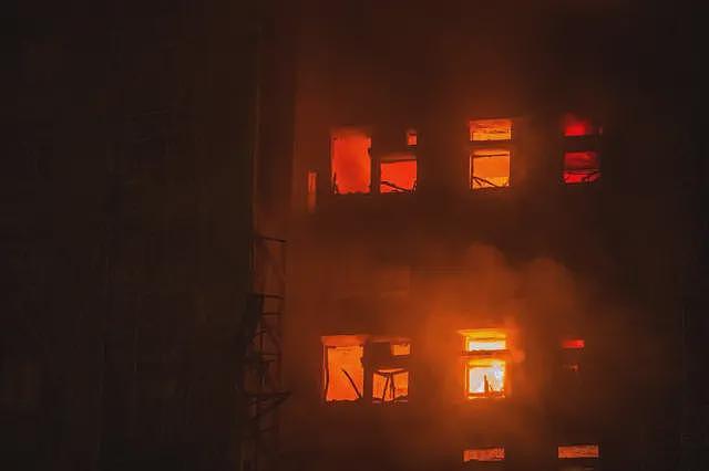 大埔火警44死279人失联:香港主权移交后第二宗五级大火,警方拘三名工程公司人员(组图) - 4