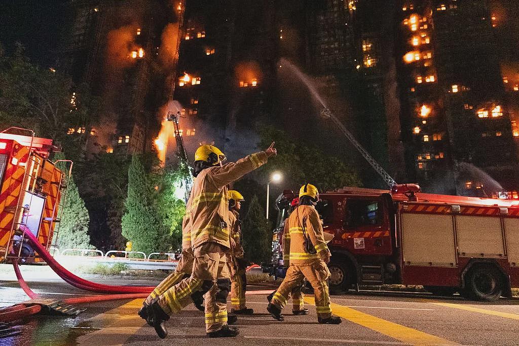 香港火灾已致44人遇难：一栋蔓延至七栋，预计救援将持续至黄昏（组图） - 5
