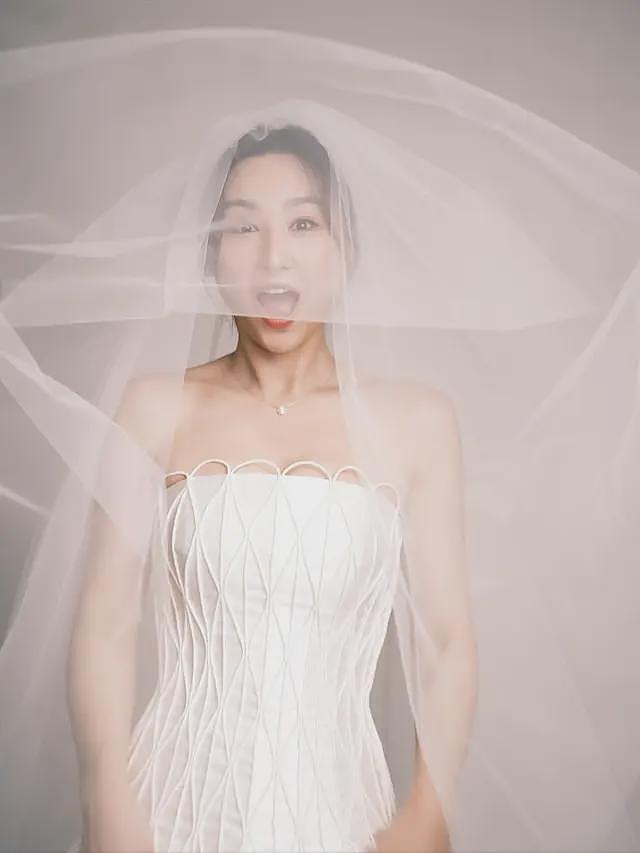 38岁TVB当红花旦突然公开婚纱照，圈中好友送祝福，单身多年曾受情伤（组图） - 3