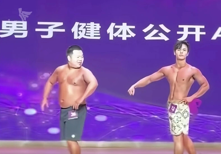 爆火刷屏！健美比赛混入175斤“小胖子”，圆滚滚的肚子引热议（视频/组图） - 8