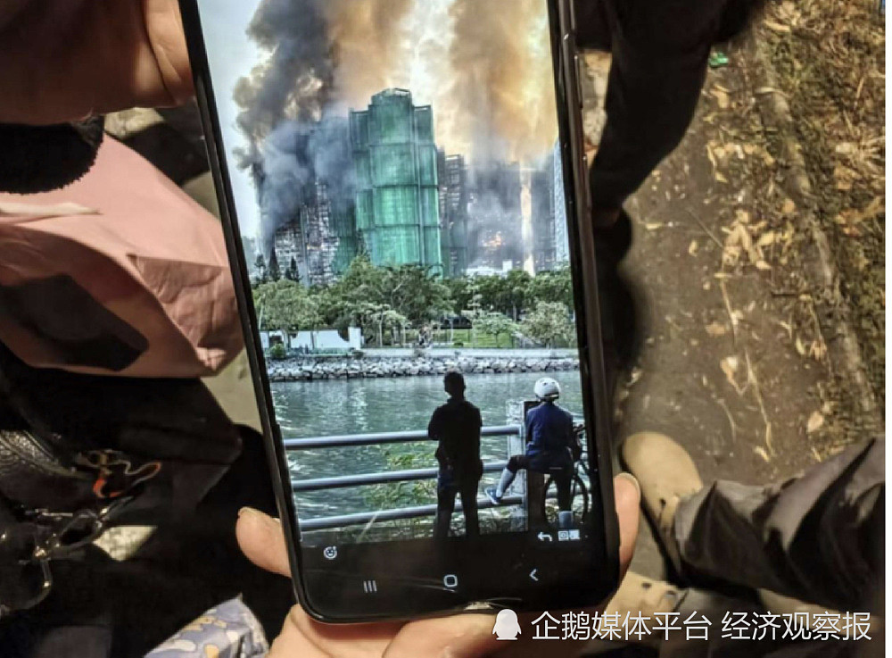 香港大埔大火已造成44人遇难,有老者称“住了几十年,没见过这么大的火”(组图) - 6