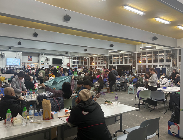 香港大埔火灾已致94人遇难!李家超:所有庆祝活动会取消或延期;大火后住户能否回家住?专家:维修恐比重建成本高(组图) - 3