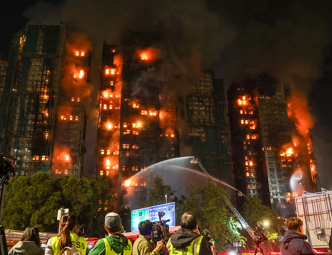 香港火灾75人遇难,遗体照片和遗物辨认程序开放,一名生还者被救出...(组图) - 11