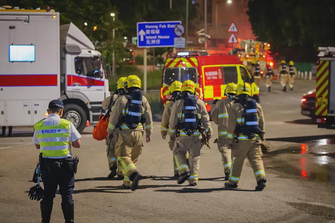 香港大埔火灾已完成灭火程序,83人确认遇难,另有76名伤者被送医治疗(组图) - 1