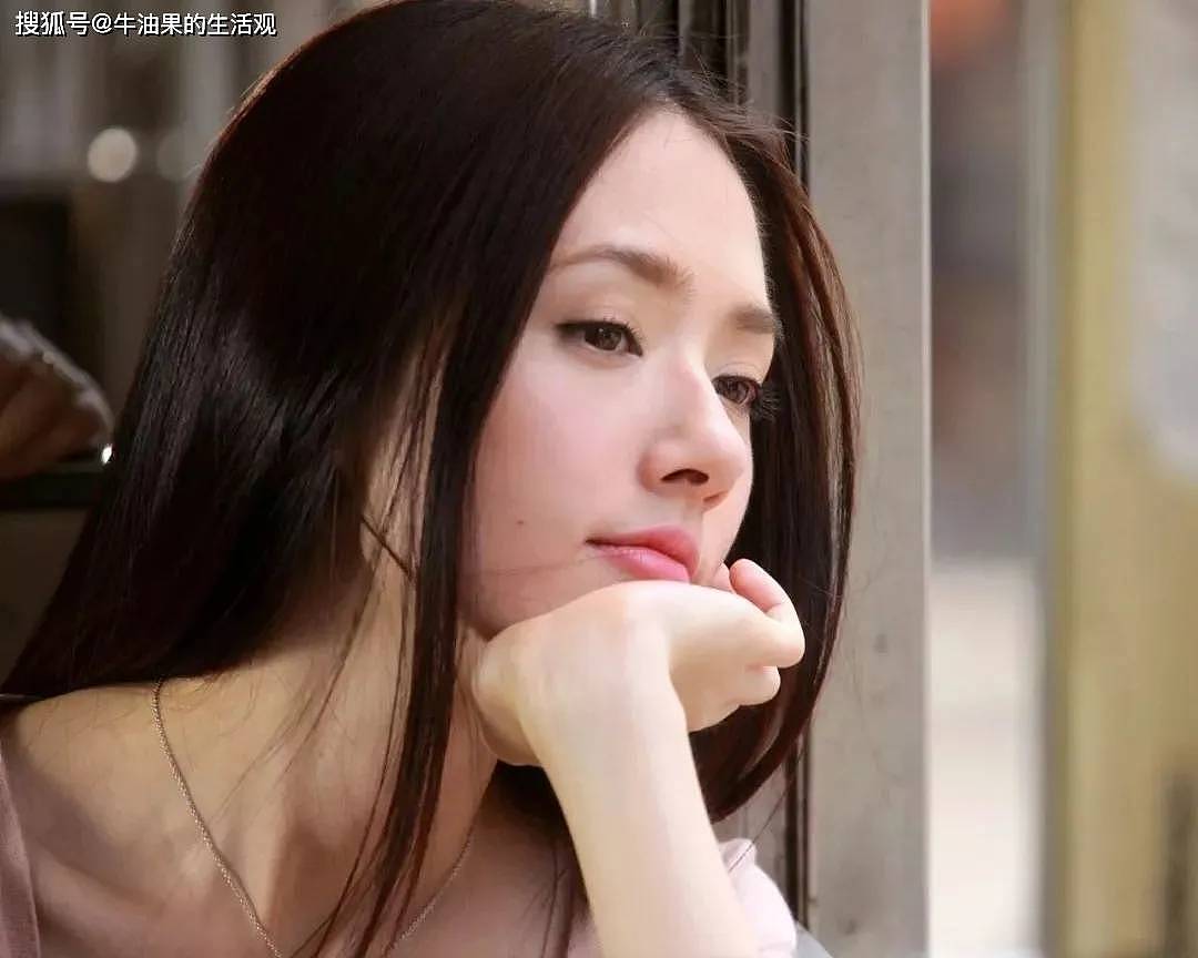 郭碧婷老到认不出，眼窝凹陷一脸倦容佝偻着背，爱人如养花具象化了（组图） - 3