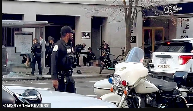 震爆全美!多项移民申请被紧急叫停,白宫旁国民警卫队遭近距开火:嫌犯竟是美国带来的“盟友”(视频/组图) - 1