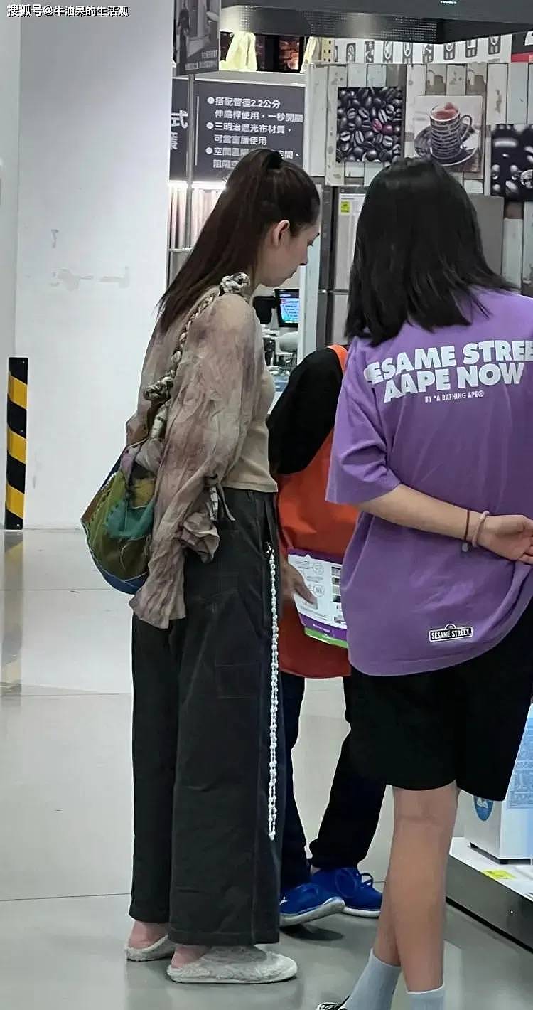 郭碧婷老到认不出，眼窝凹陷一脸倦容佝偻着背，爱人如养花具象化了（组图） - 2