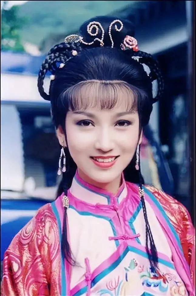 王晶点评赵雅芝、高圆圆：前者“没什么演技但观众缘特别好” ，后者“老天爷赏饭吃”（组图） - 4