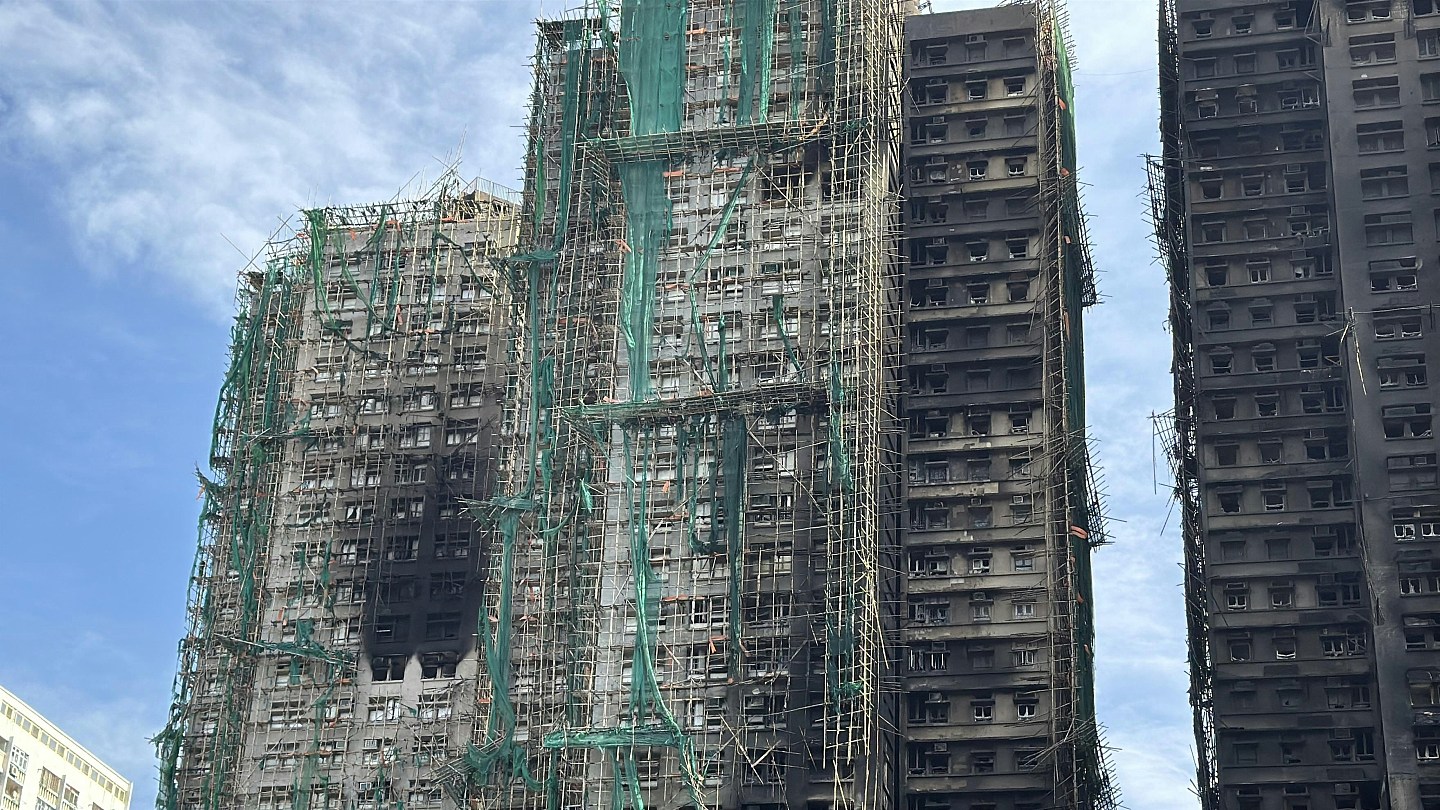 香港大埔宏福苑火灾逾70年以来最严重，外媒关注世纪大火灾后应对（组图） - 2