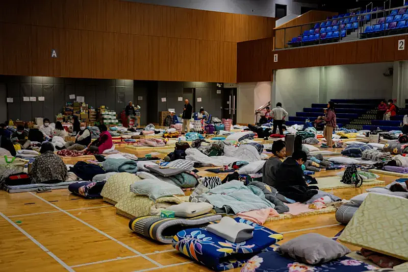 香港起火大楼内发现生还者!工人抽烟引发火灾?易燃材料疑包裹整楼封死窗户(组图) - 30
