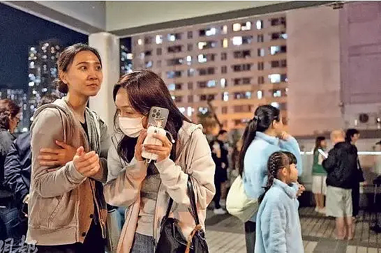 香港起火大楼内发现生还者!工人抽烟引发火灾?易燃材料疑包裹整楼封死窗户(组图) - 22