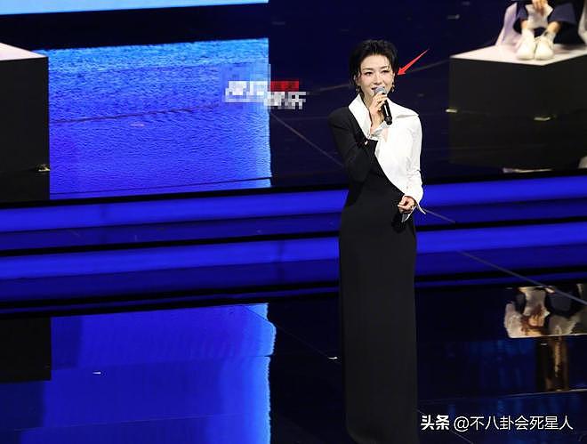 38届金鸡奖开幕,陈飞宇成主持人周冬雨变大碗,内娱电影圈太萧条(组图) - 12