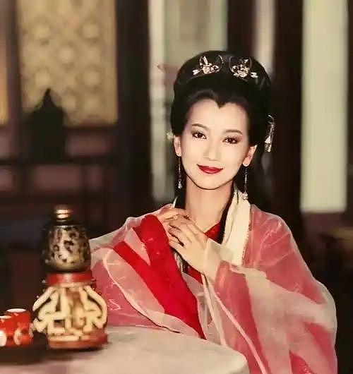 王晶评众女星：赵雅芝没演技有观众缘，高圆圆老天赏饭吃，刘亦菲靠努力（组图） - 17