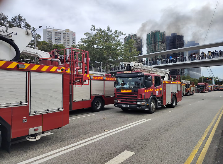 香港火灾75人遇难,遗体照片和遗物辨认程序开放,一名生还者被救出...(组图) - 4