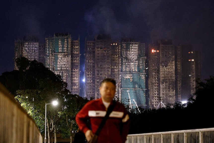 香港大埔火灾致94人丧生，建筑公司负责人涉嫌过失杀人被拘（图） - 1
