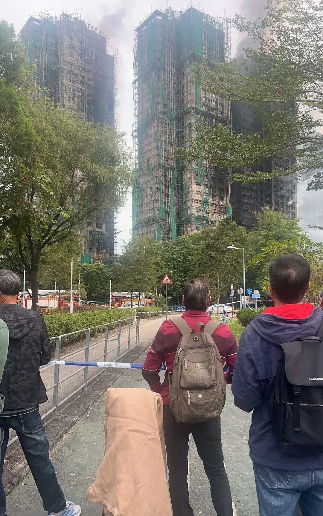 香港大埔火灾已致94人遇难!李家超:所有庆祝活动会取消或延期;大火后住户能否回家住?专家:维修恐比重建成本高(组图) - 2