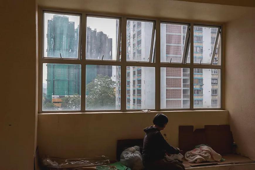 最痛一刻!宏福苑开放遗体照片和遗物辨认,家属排队确认亲人最后身影(组图) - 10