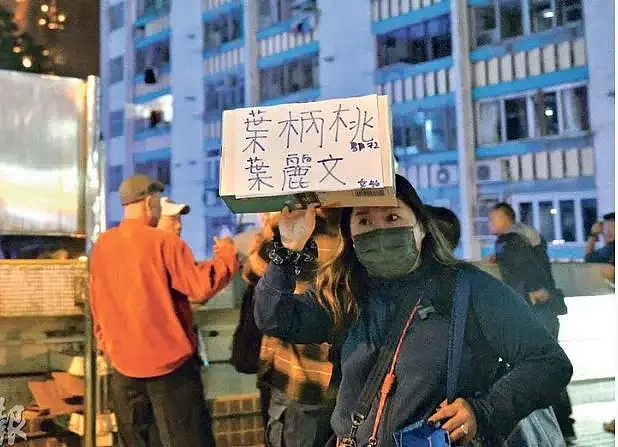 香港起火大楼内发现生还者!工人抽烟引发火灾?易燃材料疑包裹整楼封死窗户(组图) - 23