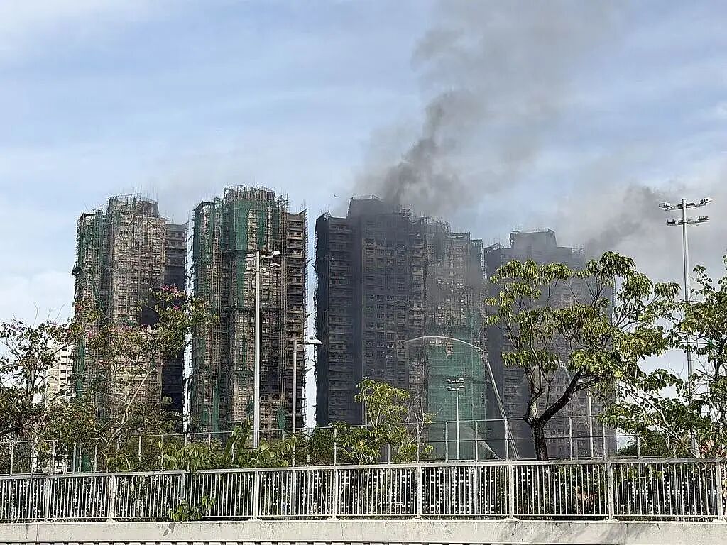已有75人遇难!火灾前中后,香港宏福苑小区照片对比令人揪心!五级大火的五个谜团,应当被解答(组图) - 7