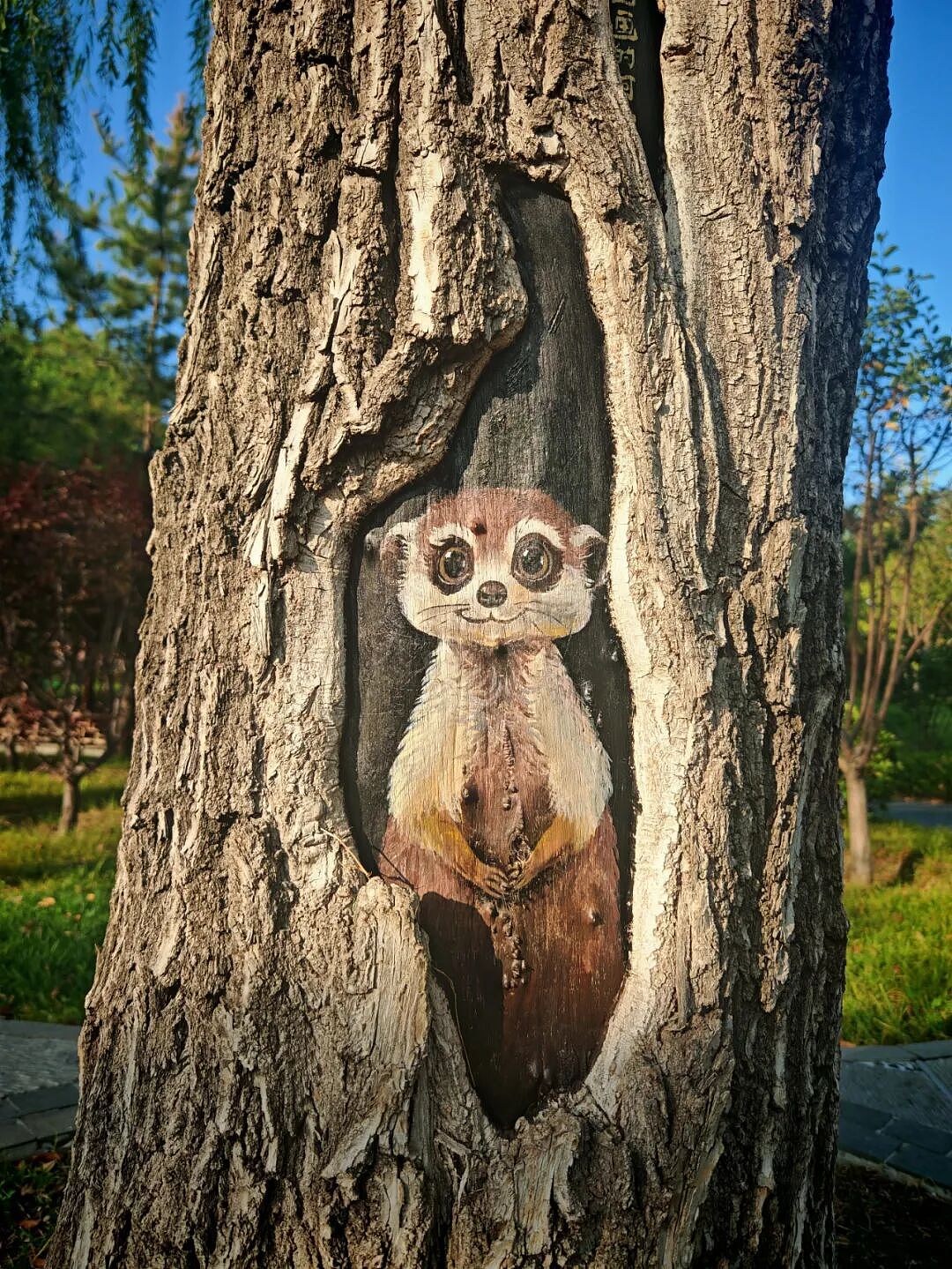 街头艺术还是市容破坏？女画家在山西运城街头为树洞绘画，不到24小时就被城管叫停！网友：创作遇上规矩（组图） - 15
