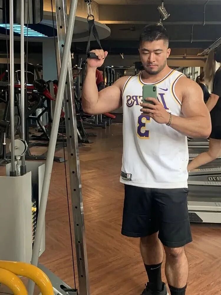 【帅哥】29岁肌肉猛男博主,饱满胸肌粗壮麒麟臂和宽阔后背,荷尔蒙爆棚(组图) - 6