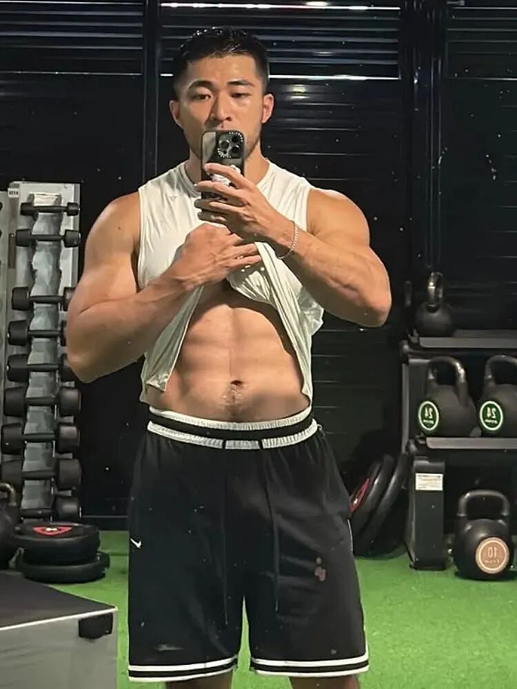 【帅哥】29岁肌肉猛男博主,饱满胸肌粗壮麒麟臂和宽阔后背,荷尔蒙爆棚(组图) - 2