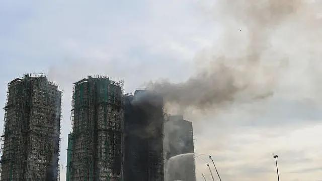 香港大火26小时:不断攀升的死亡数字!挣扎的亲人...(组图) - 4