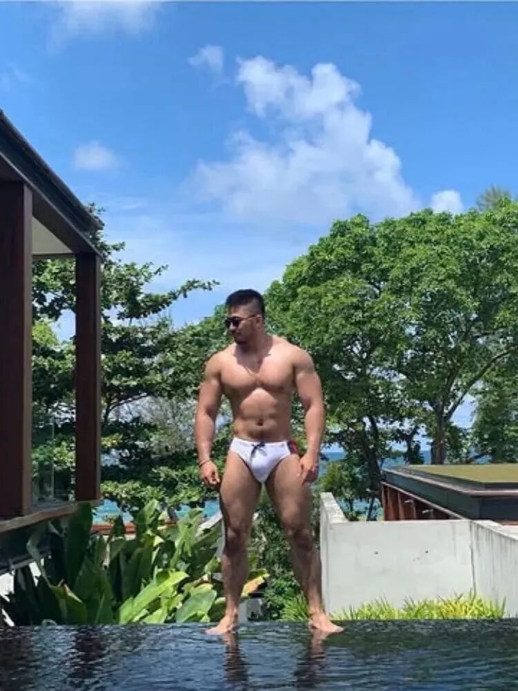【帅哥】29岁肌肉猛男博主,饱满胸肌粗壮麒麟臂和宽阔后背,荷尔蒙爆棚(组图) - 12