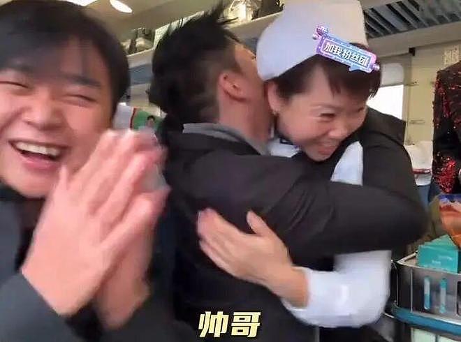 列车售货员因多收旅客1块钱和2只烧鸡被停职,官方通报(组图) - 3