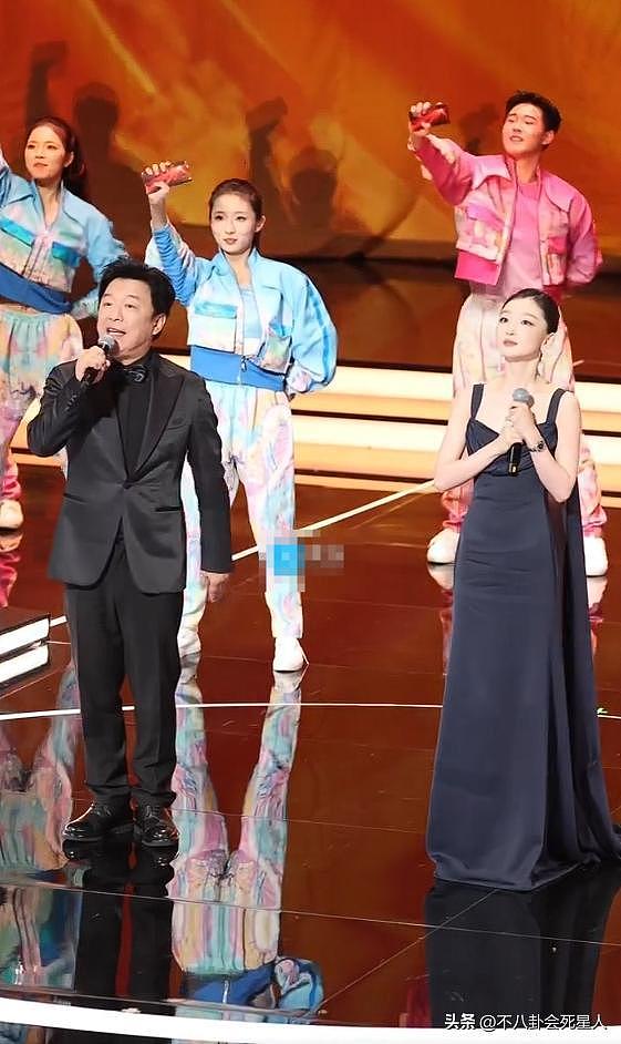 38届金鸡奖开幕,陈飞宇成主持人周冬雨变大碗,内娱电影圈太萧条(组图) - 7