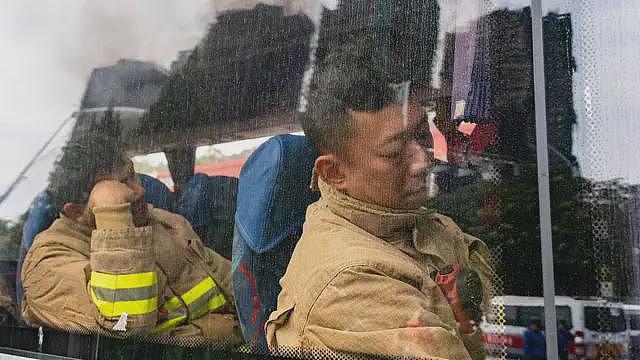 香港大火26小时:不断攀升的死亡数字!挣扎的亲人...(组图) - 2