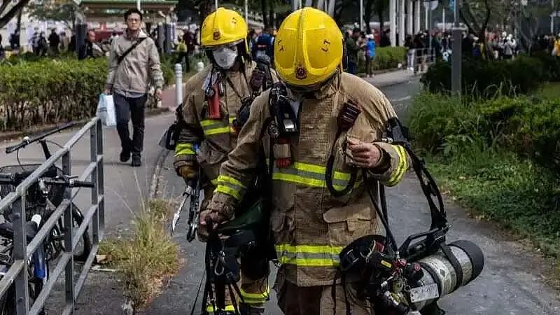 香港火灾75人遇难,遗体照片和遗物辨认程序开放,一名生还者被救出...(组图) - 2