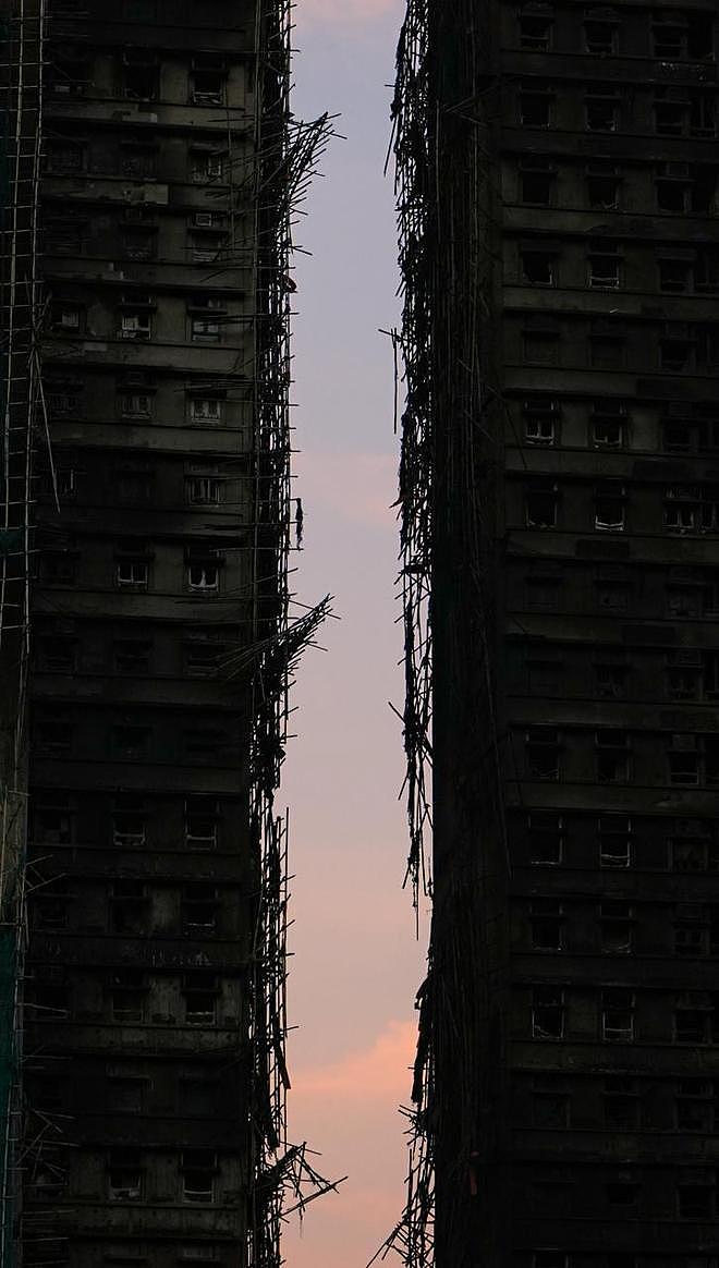 香港五级大火遇难老人生前最后一刻手握身份证(组图) - 3