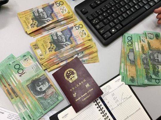 澳洲火车站员工捡到一中国护照和3万刀现金!眼看四下无人,他拔腿就跑...(组图) - 11