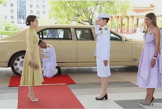 泰王身边现00后神秘女人，诗妮娜和欧拉弄消失（组图） - 10