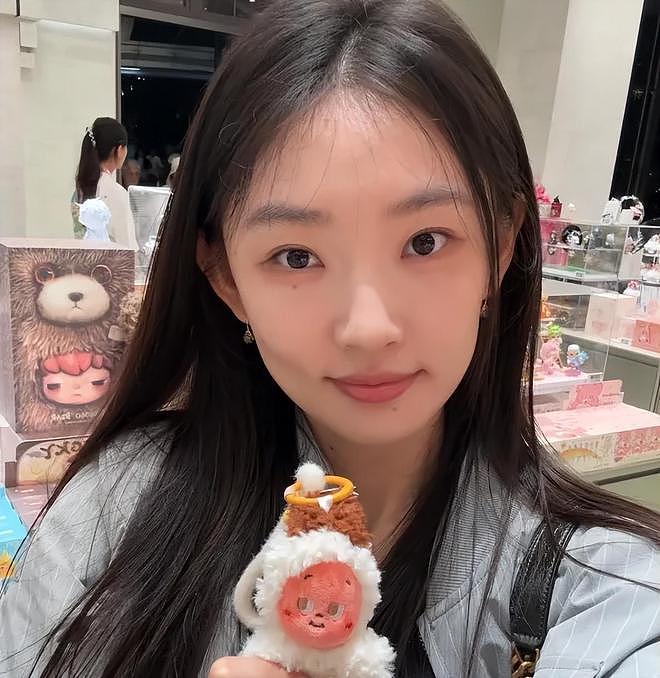 周依然评论区沦陷！自曝家中有人脉资源太好，压番于适演肖战女主（组图） - 5