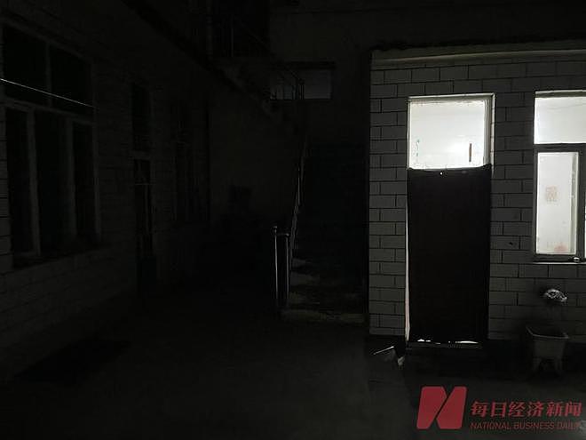 狗咬人被摔死犬主上门遭反杀,有人报警30分钟警察才来(组图) - 2