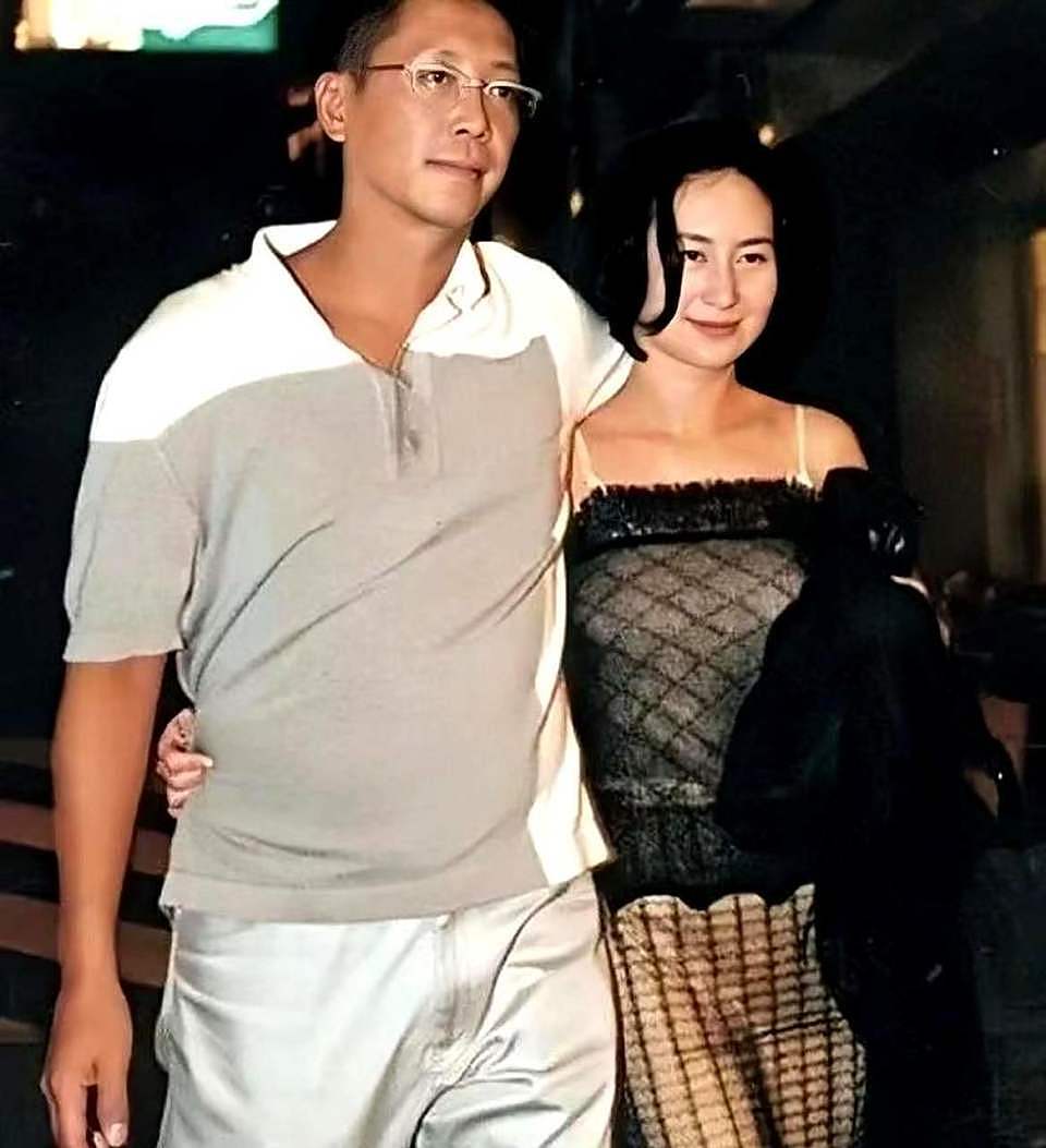 李嘉欣结婚17年依旧甜蜜：同是靓绝香江，她为何比关之琳幸福？（组图） - 33
