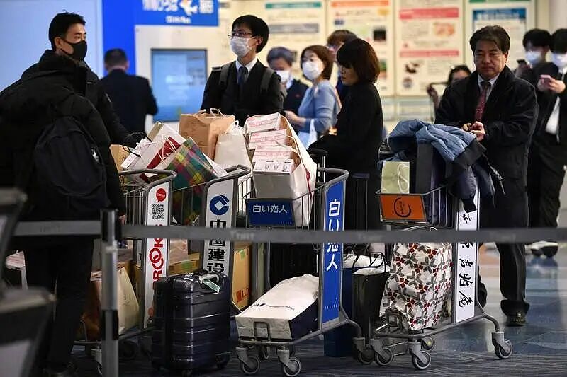 中日春节往返航班被砍!留学生:机票3天翻3倍,妈妈电话轰炸“催回国”(组图) - 8