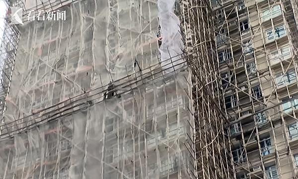 重大火灾后香港有小区紧急拆棚网，与宏福苑是同一家承包商（图） - 1